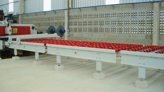 Roller benches for slabs B400